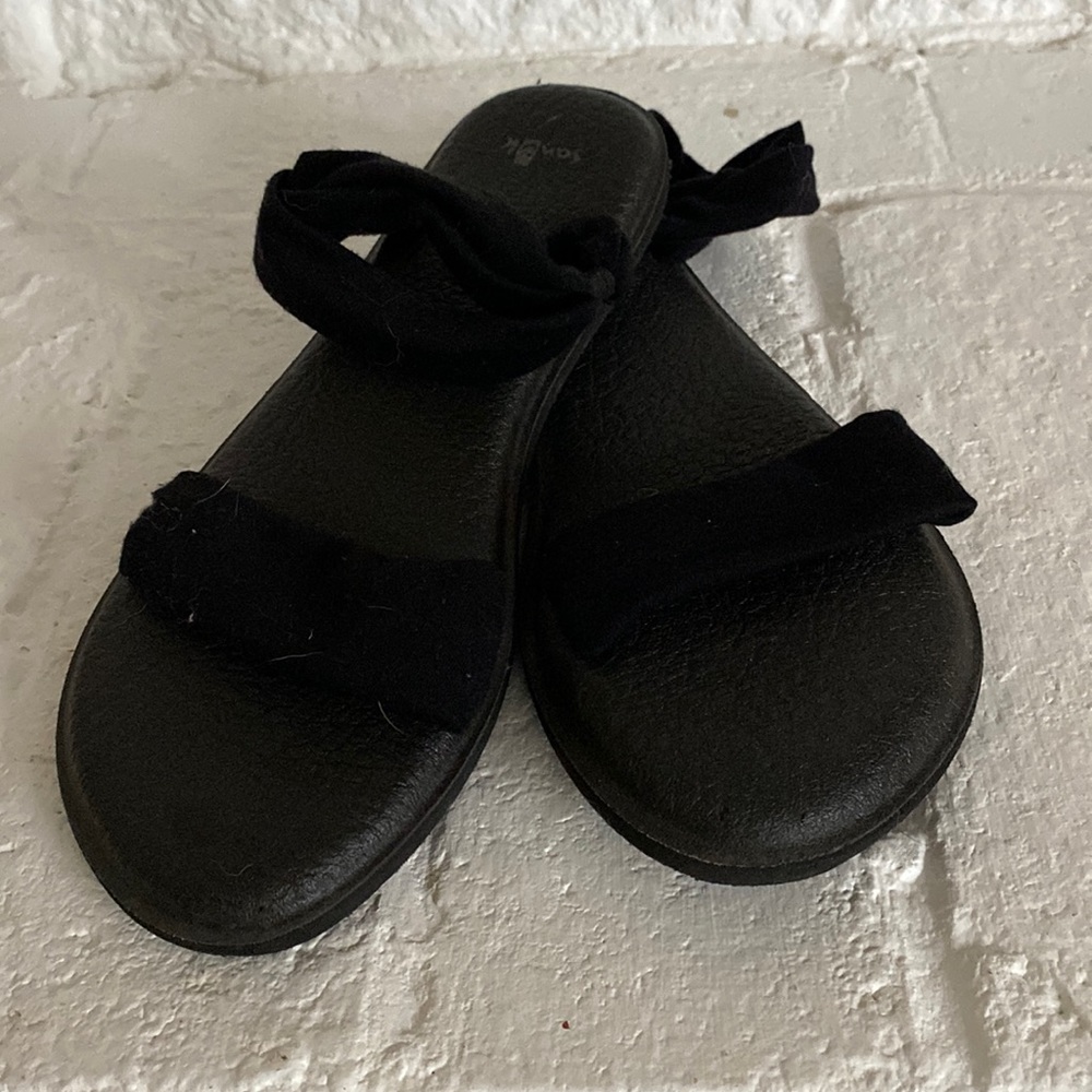 Sanuk black sandals